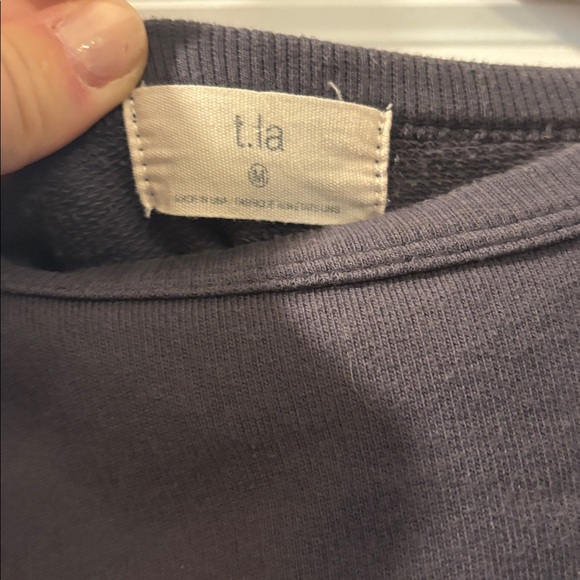 Anthropologie ruffle bottom gray sweatshirt top - Picture 4 of 4